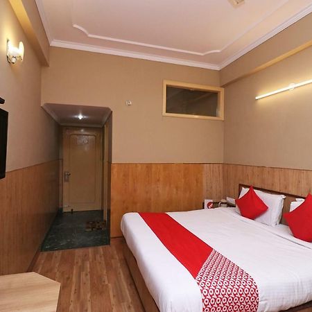 โอโย 22075 โฮเต็ล พาลีพาเลซ Hotel คาตรา ภายนอก รูปภาพ