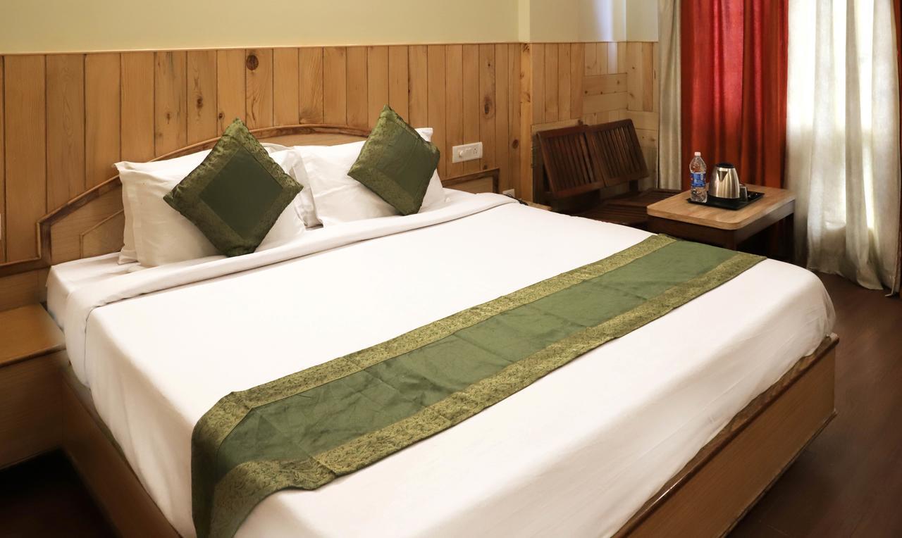 โอโย 22075 โฮเต็ล พาลีพาเลซ Hotel คาตรา ภายนอก รูปภาพ