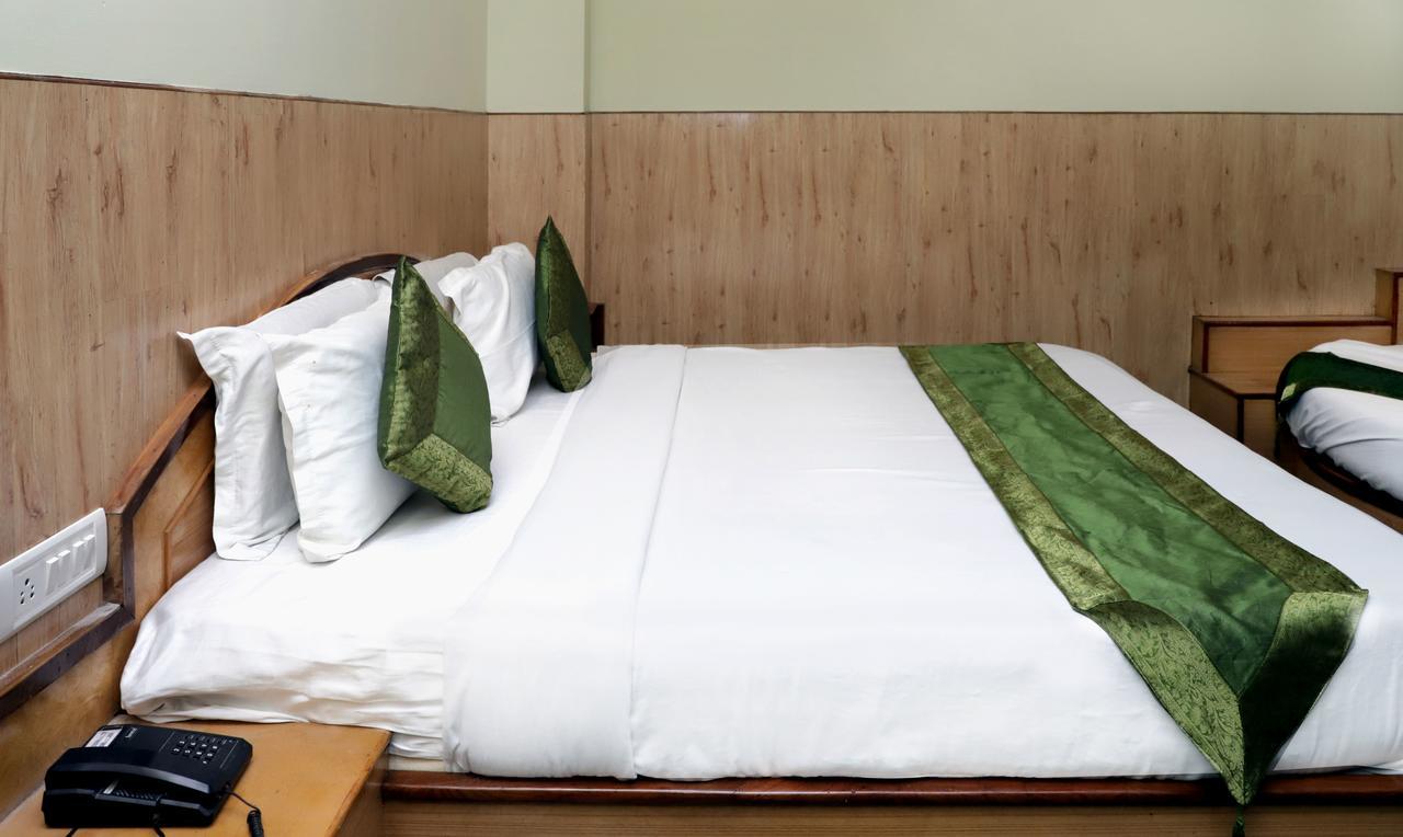 โอโย 22075 โฮเต็ล พาลีพาเลซ Hotel คาตรา ภายนอก รูปภาพ