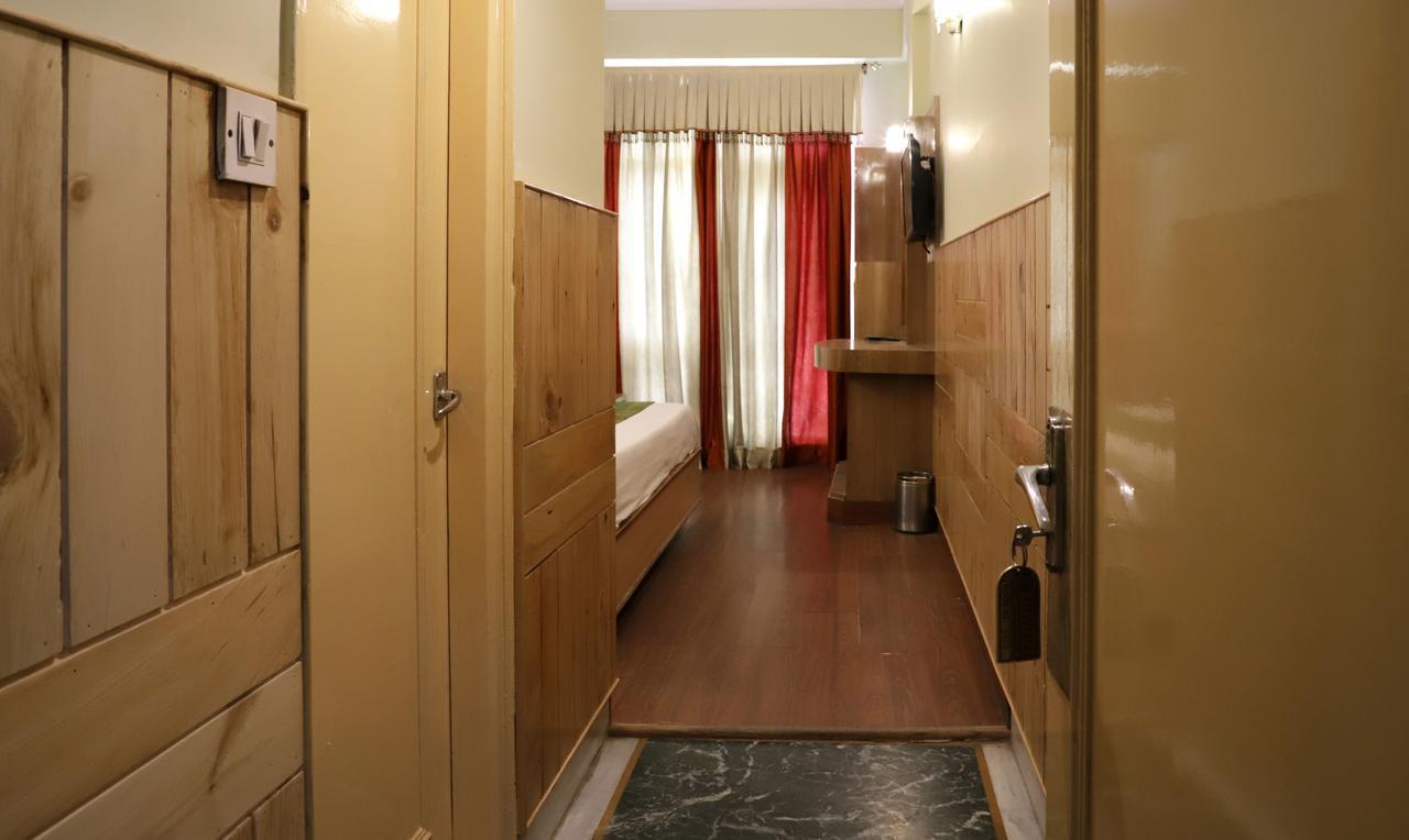 โอโย 22075 โฮเต็ล พาลีพาเลซ Hotel คาตรา ภายนอก รูปภาพ
