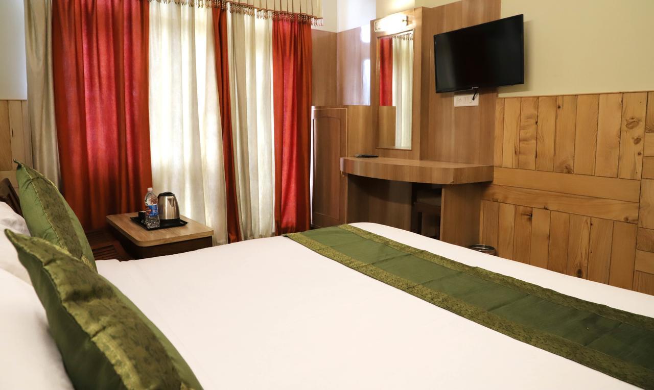 โอโย 22075 โฮเต็ล พาลีพาเลซ Hotel คาตรา ภายนอก รูปภาพ