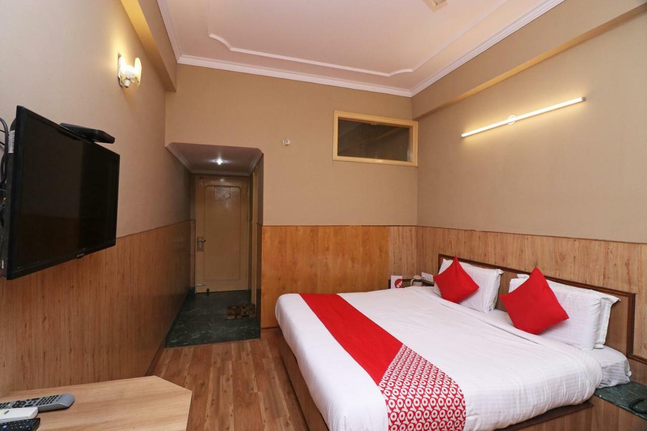 โอโย 22075 โฮเต็ล พาลีพาเลซ Hotel คาตรา ภายนอก รูปภาพ
