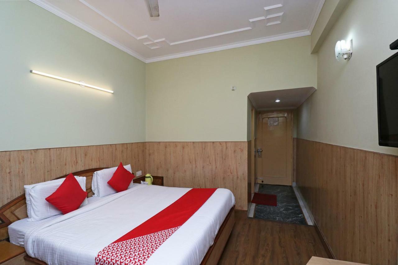 โอโย 22075 โฮเต็ล พาลีพาเลซ Hotel คาตรา ภายนอก รูปภาพ
