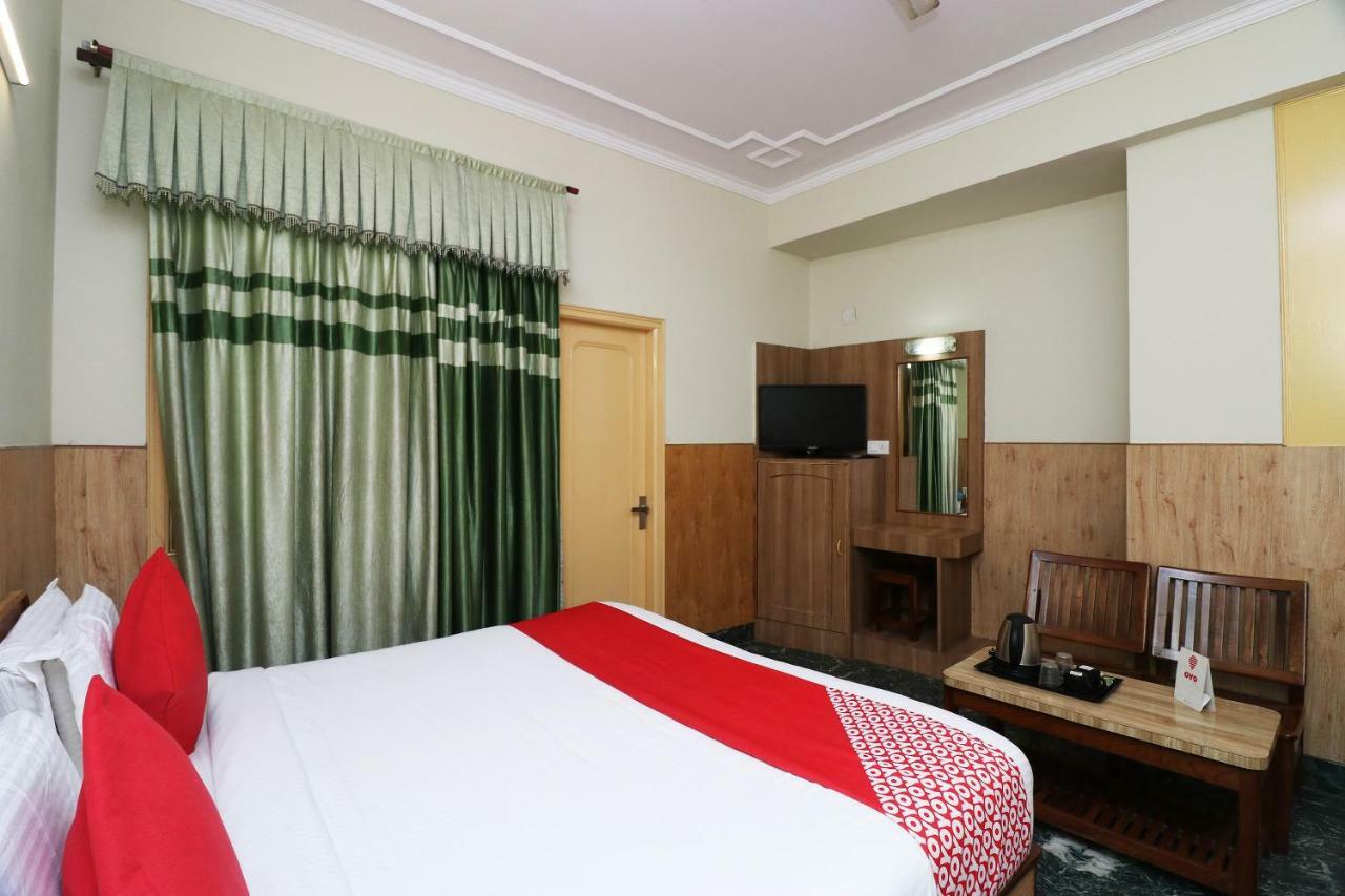 โอโย 22075 โฮเต็ล พาลีพาเลซ Hotel คาตรา ภายนอก รูปภาพ
